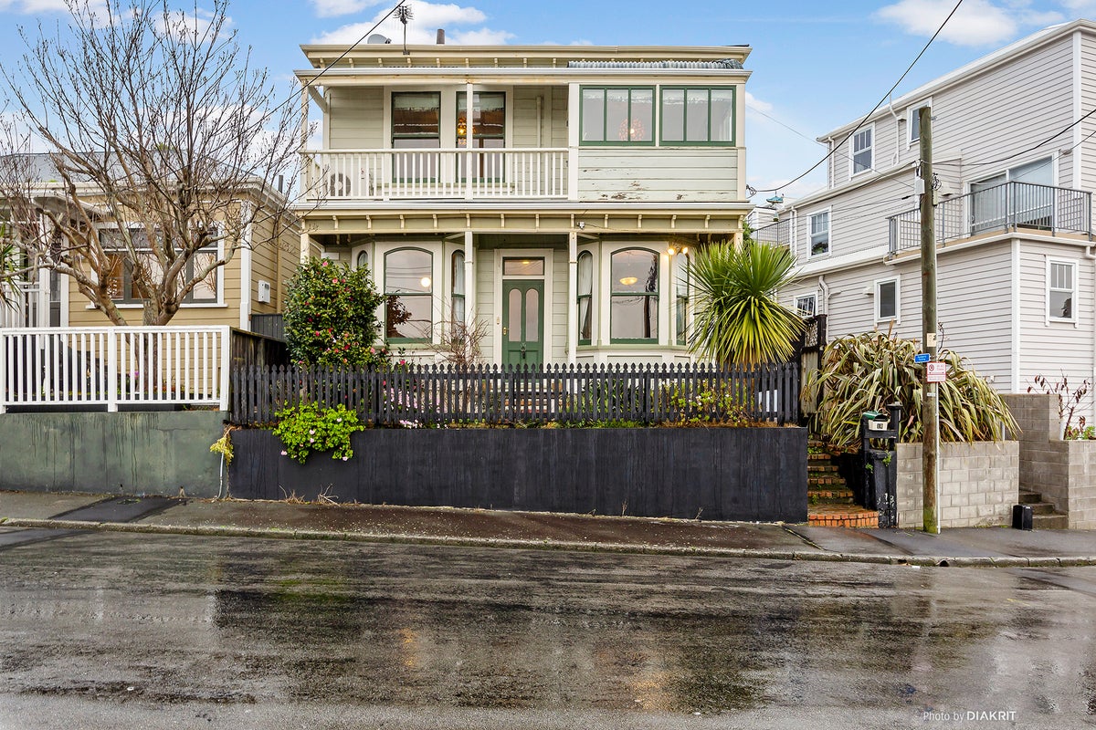12 Finlay Terrace, Mount Cook, Wellington - Carousel 1
