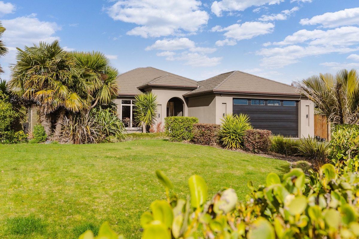 15 Bouvardia Avenue, Milson, Palmerston North - Carousel 34