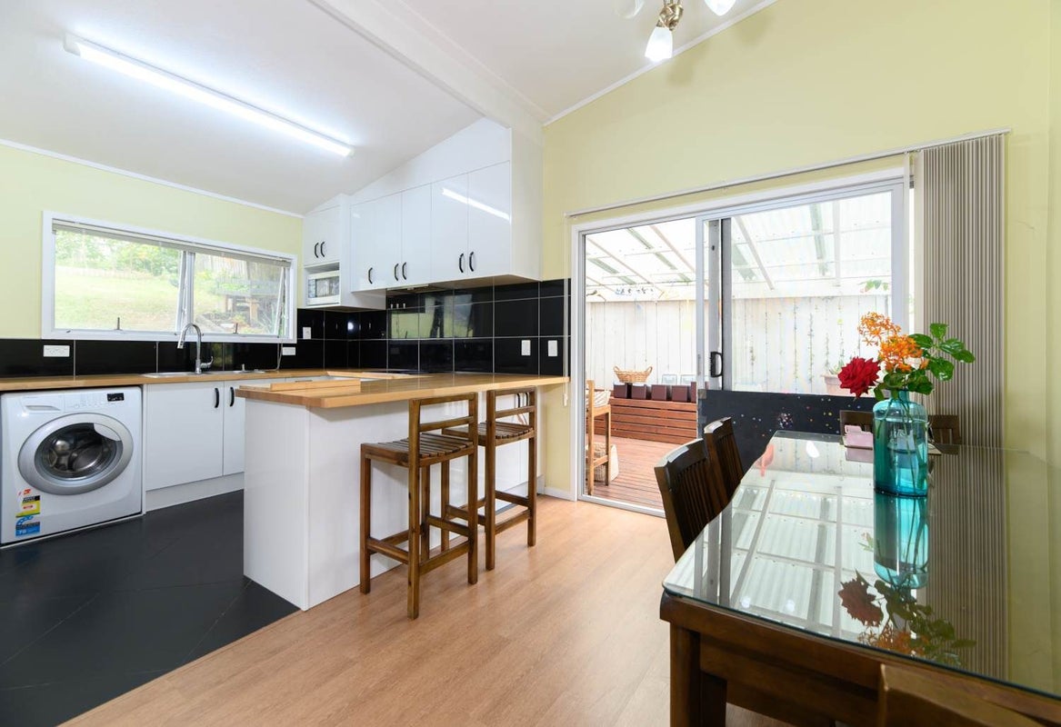 7 Darcy Place, Massey, Auckland - Carousel 2