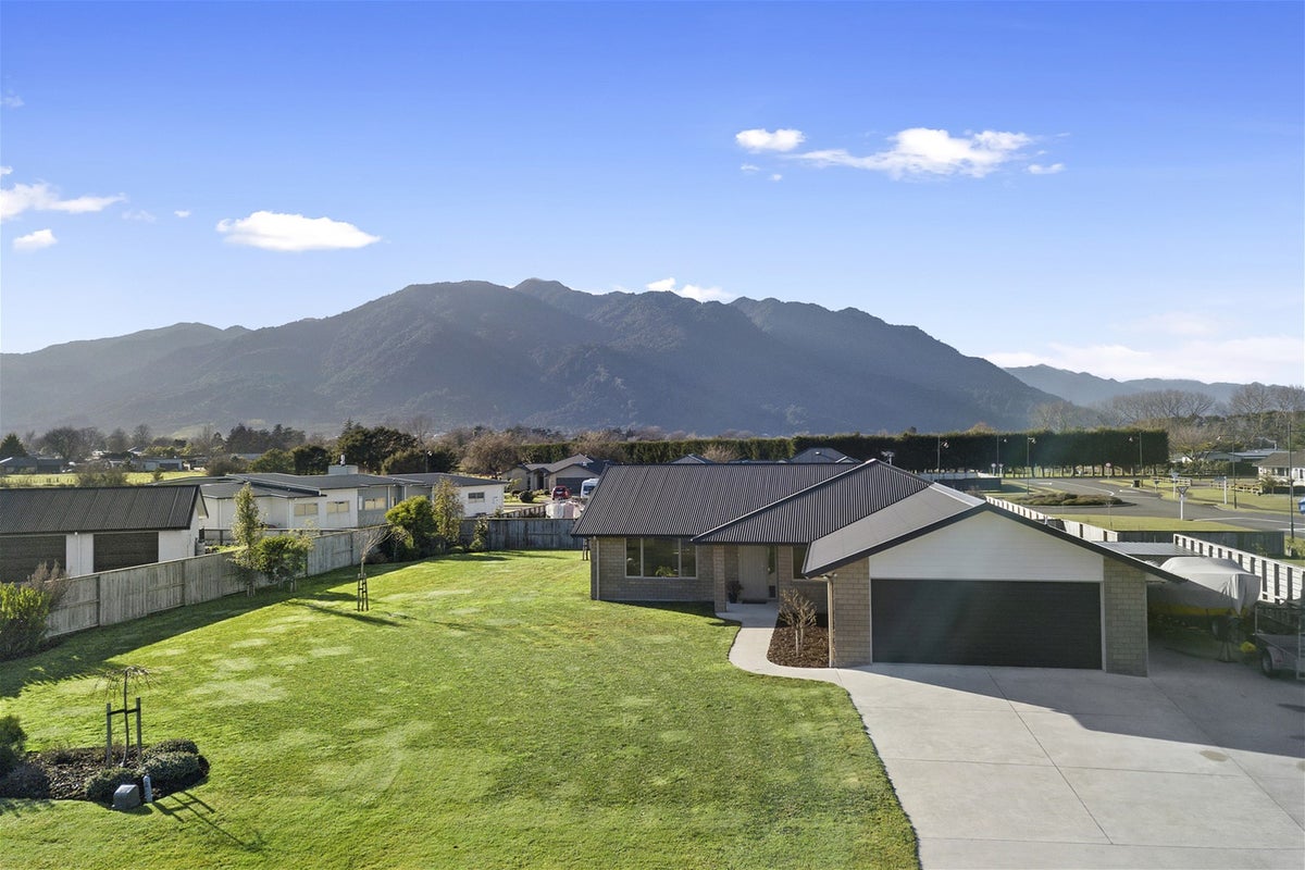 6 Ridgeview Drive, Te Aroha, Te Aroha - Carousel 2