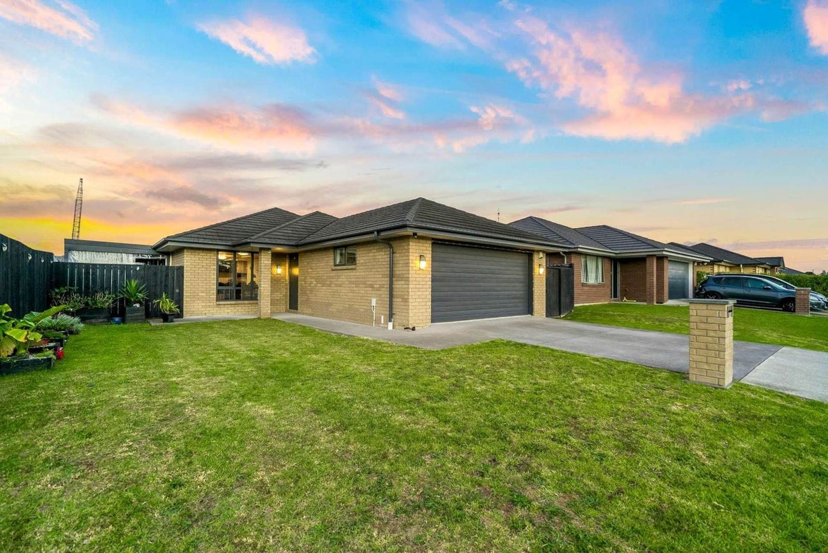 14 Captain Mitchell Drive, Opaheke, Papakura - Carousel 1