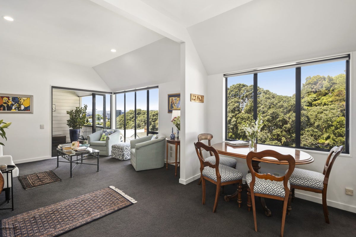 18 Patanga Crescent, Thorndon, Wellington - Carousel 2