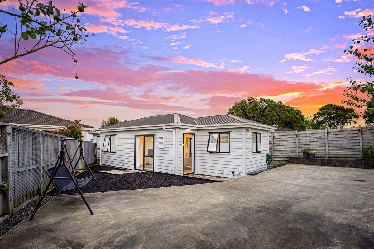 30B Doone Place, Massey, Auckland - Carousel 1