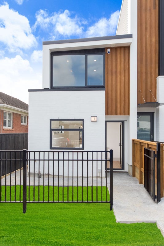 5 Mokopiko Court, Beach Haven, Auckland - Carousel 1
