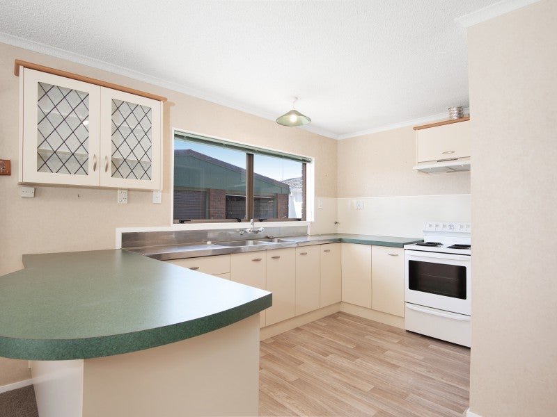 8 Grange Place, Milson, Palmerston North - Carousel 2