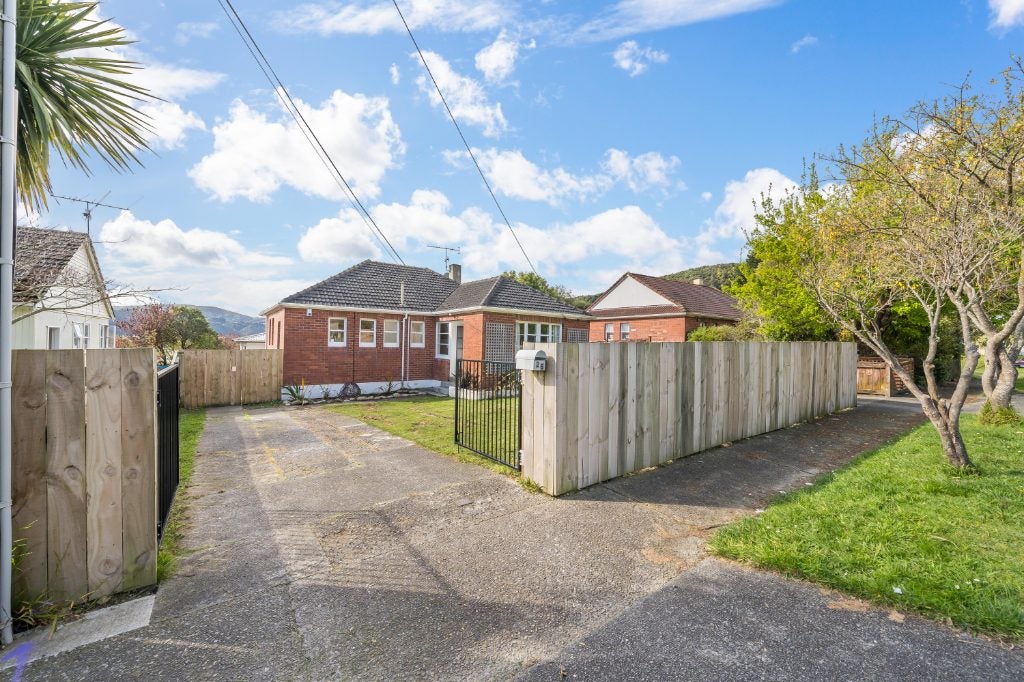 1/26 Cleland Crescent, Naenae, Lower Hutt - Carousel 2