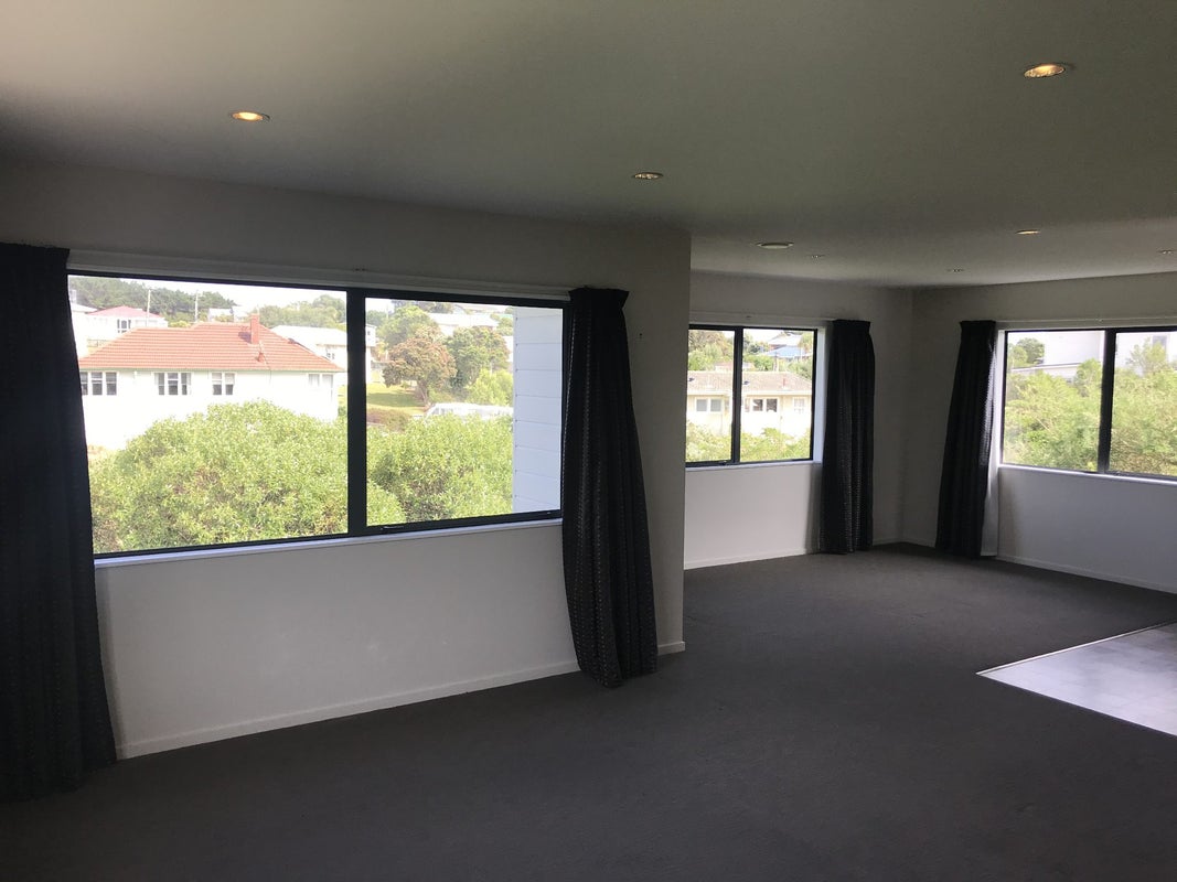 31 Kiwi Crescent, Tawa, Wellington - Carousel 7