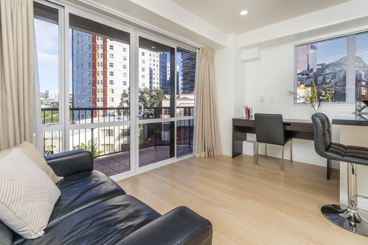 4D/6 Whitaker Place, Grafton, Auckland - Carousel 2