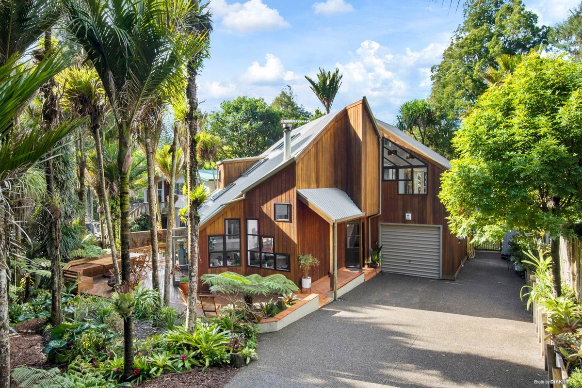 162 Woodlands Park Road, Titirangi, Auckland - Carousel 1