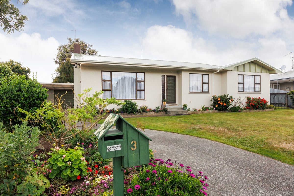 3 Hurley Place, Awapuni, Palmerston North - Carousel 1