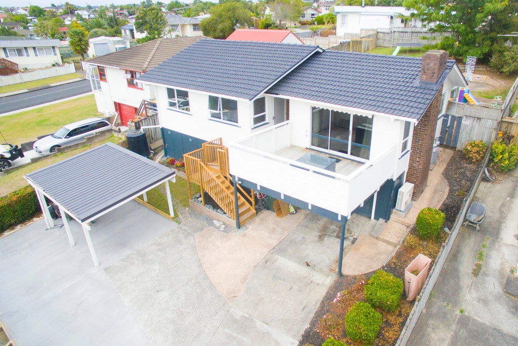 26 Thornlow Street, Glendene, Auckland - Carousel 1