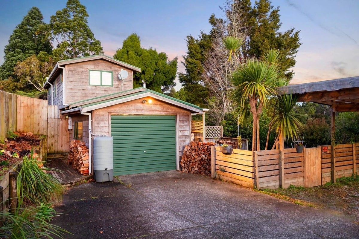 478 Huia Road, Laingholm, Auckland - Carousel 1