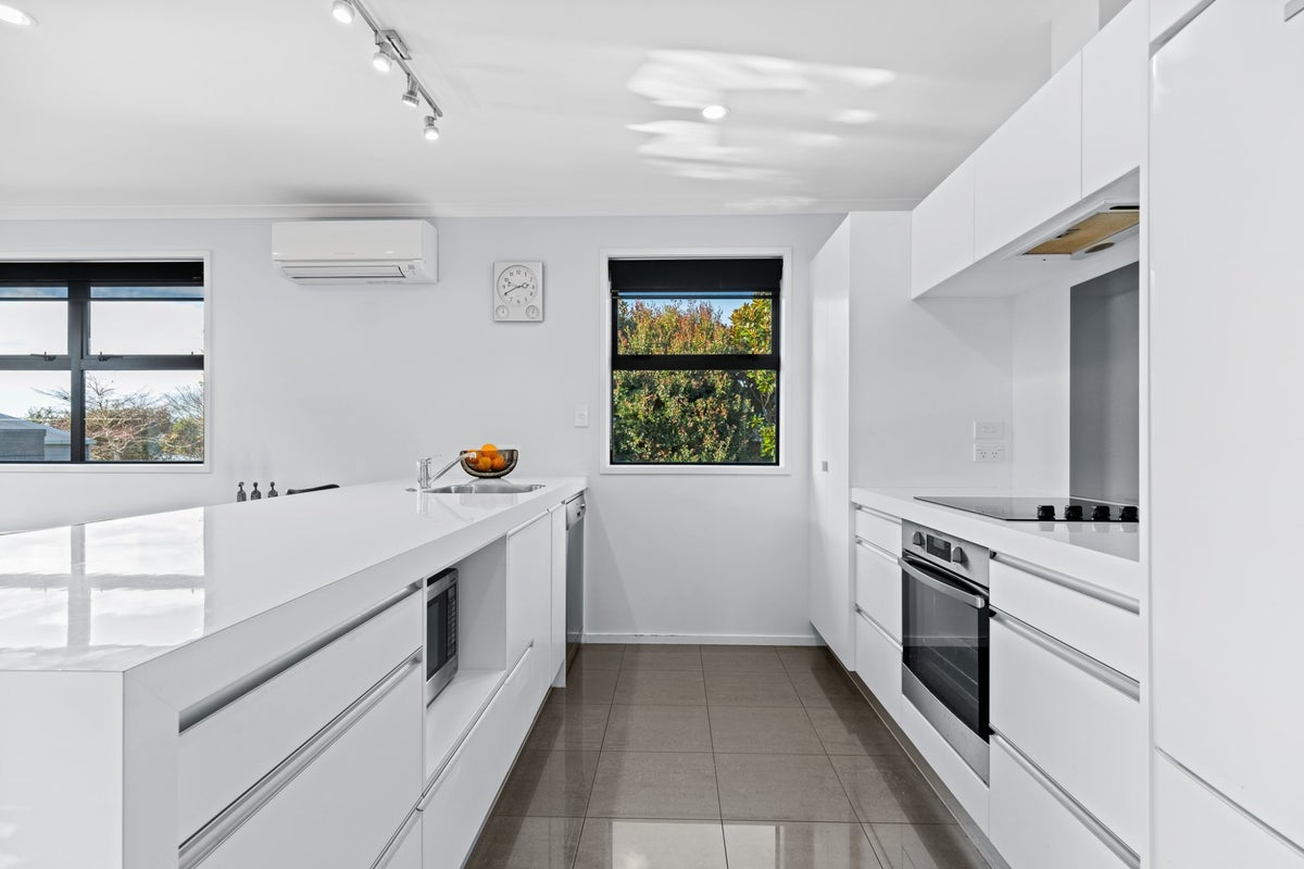 88A Govett Avenue, Frankleigh Park, New Plymouth - Carousel 2