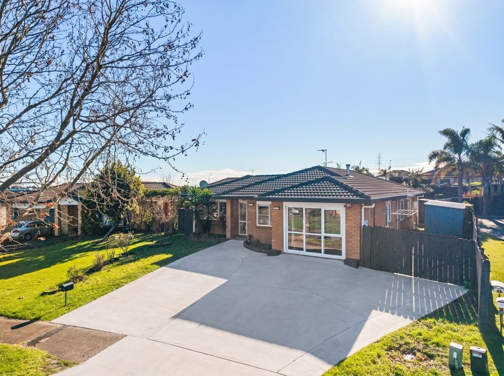 27 Teelin Place, Flat Bush, Auckland - Carousel 1