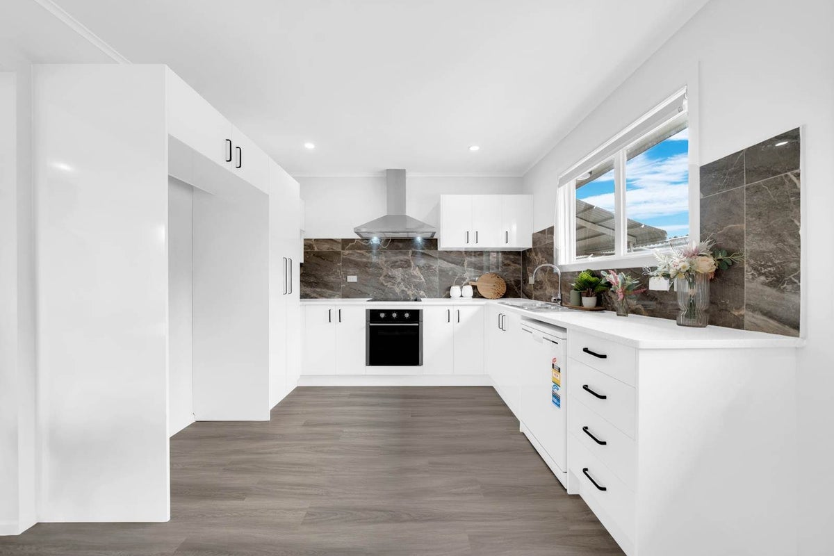 1/18 Sunnyside Crescent, Papatoetoe, Auckland - Carousel 1