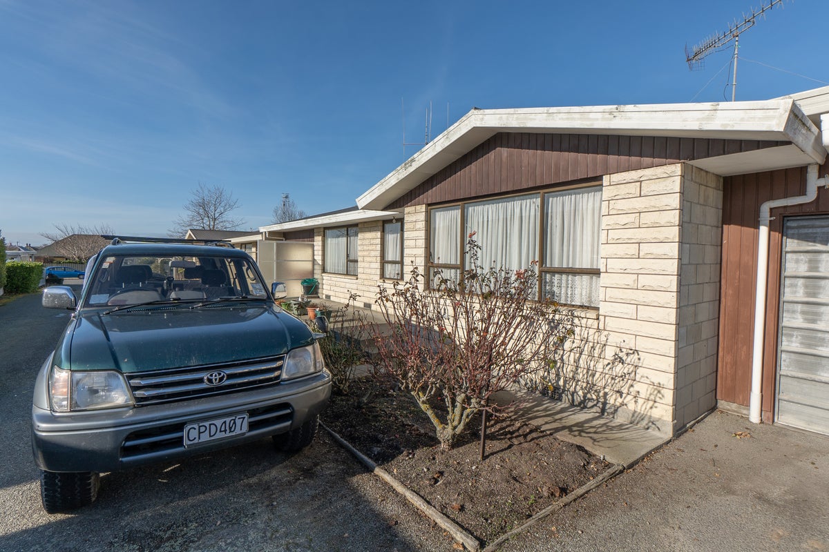2/92 Avenue Road, West End, Timaru - Carousel 2