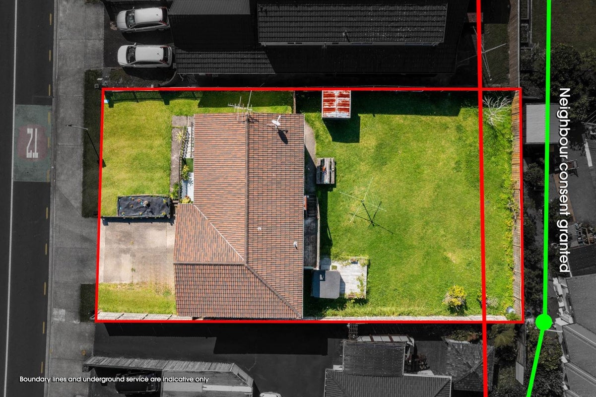 36 Akoranga Drive, Northcote, Auckland - Carousel 1