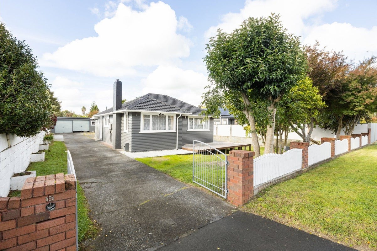15 Livingstone Avenue, Nawton, Hamilton - Carousel 1
