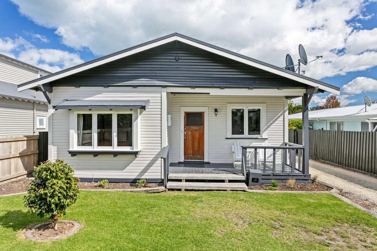 142 Ormond Road, Whataupoko, Gisborne - Carousel 1