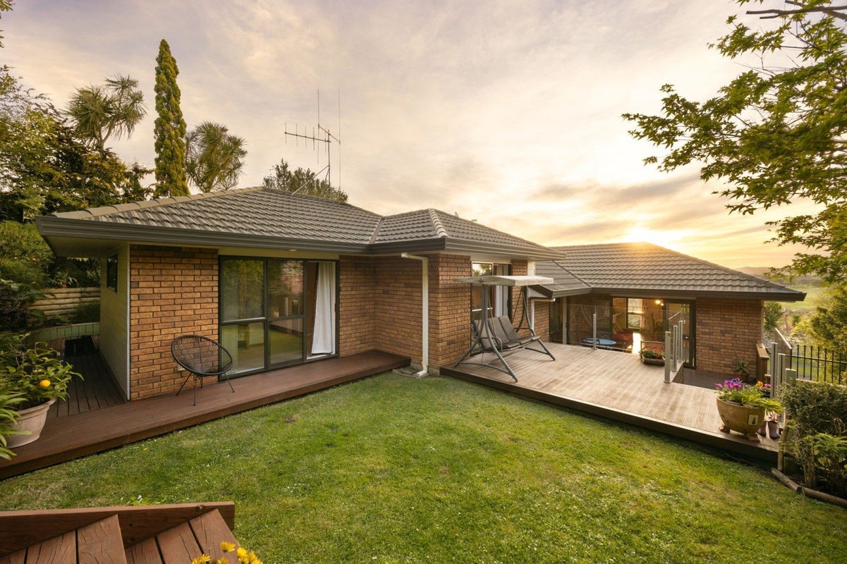 6 Tironui Terrace, Western Heights, Hamilton - Carousel 1