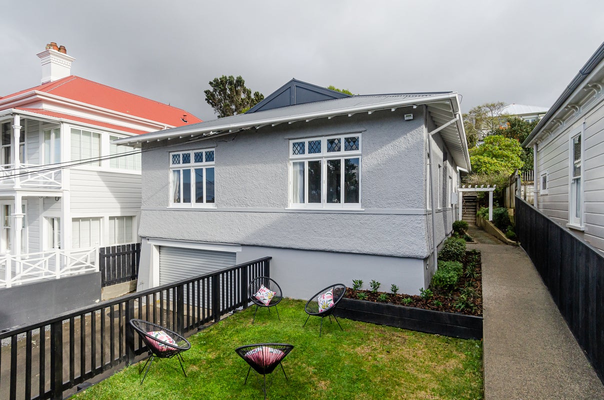 7 Farm Road, Northland, Wellington - Carousel 1