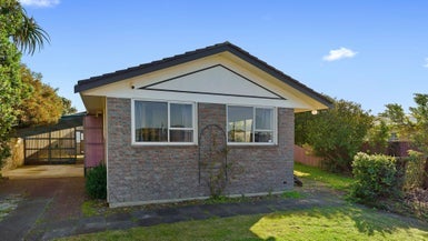 6 Colenso Place, Otaki Beach, Otaki - Carousel 1