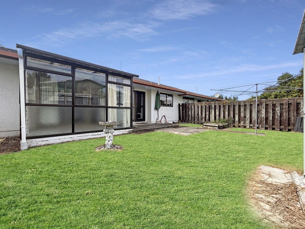 810 Queen Street West, Saint Leonards, Hastings - Carousel 1