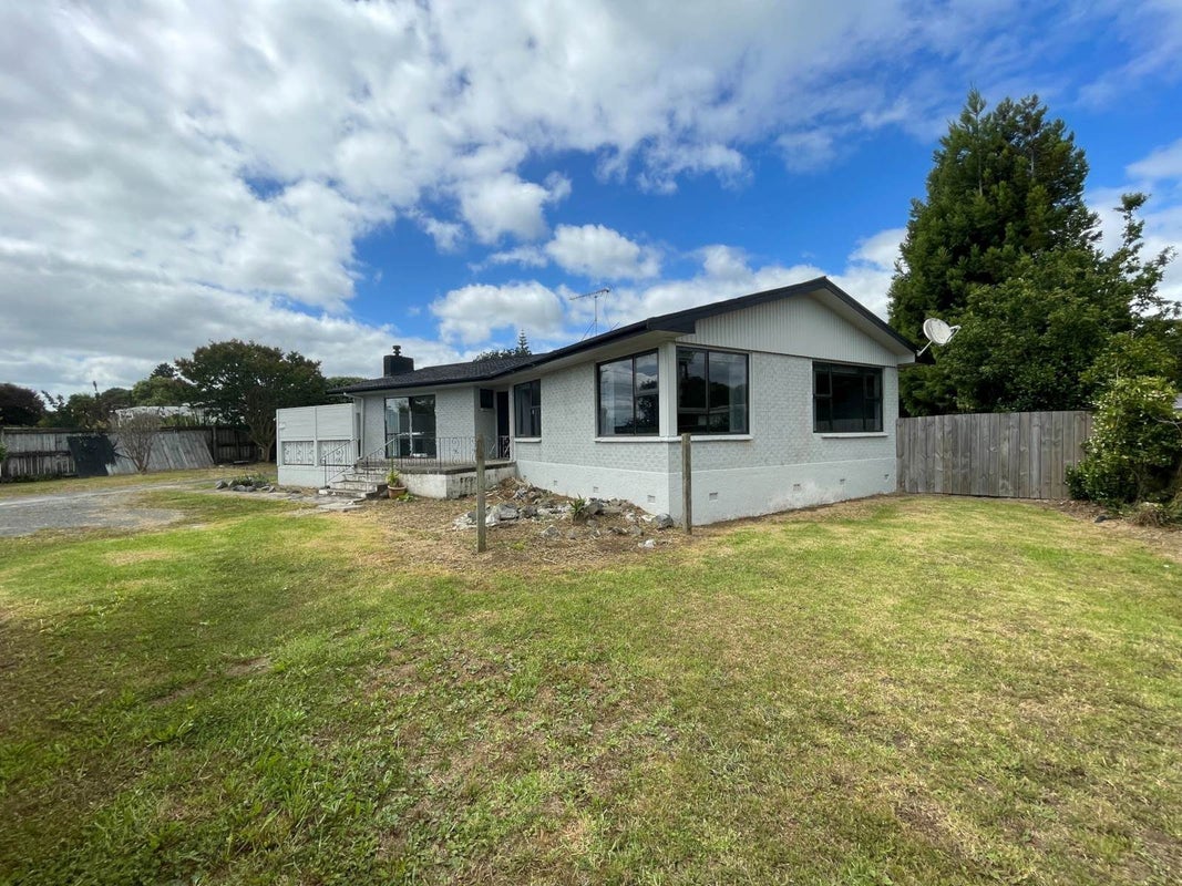 401 Main Road, Huapai, Kumeu - Carousel 1