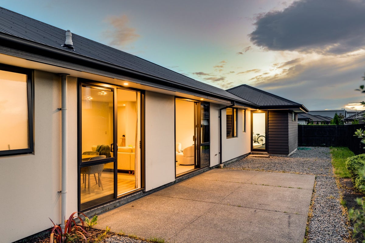 11 Little Gem Road, Hornby, Christchurch - Carousel 2