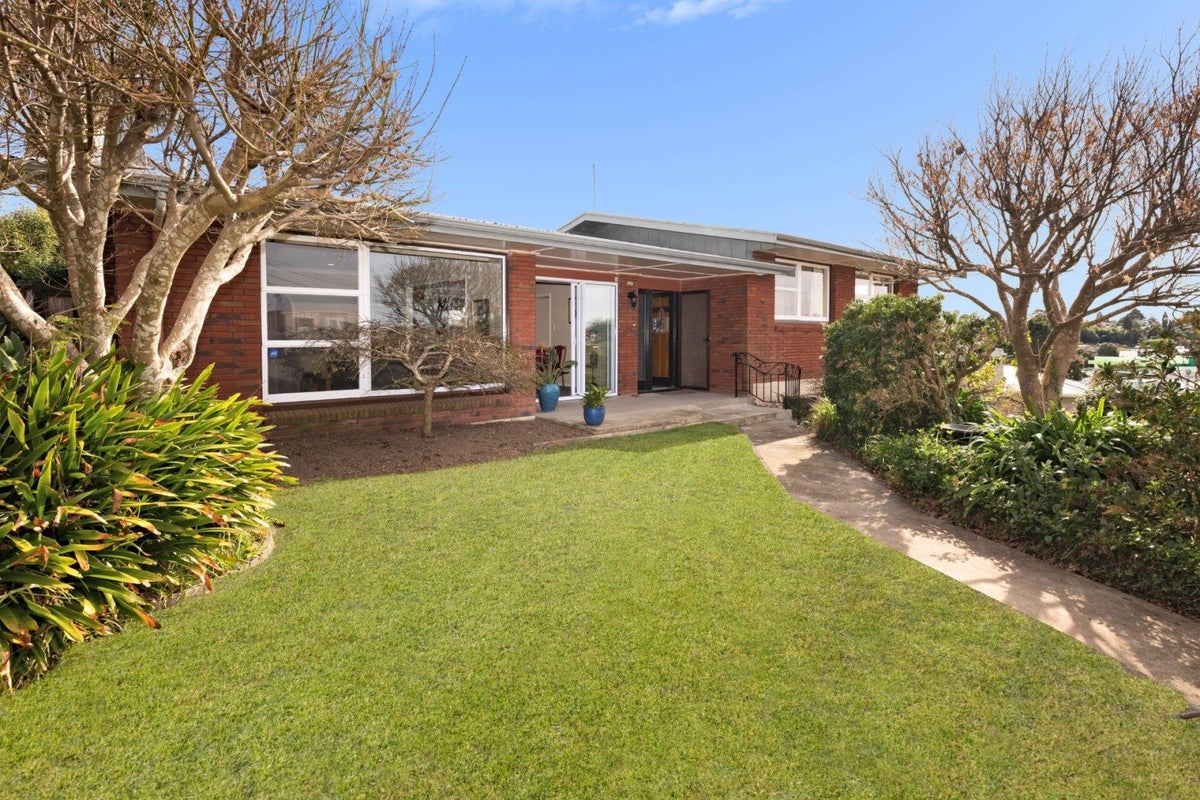 15 Lloyd Street, Parkvale, Tauranga - Carousel 1