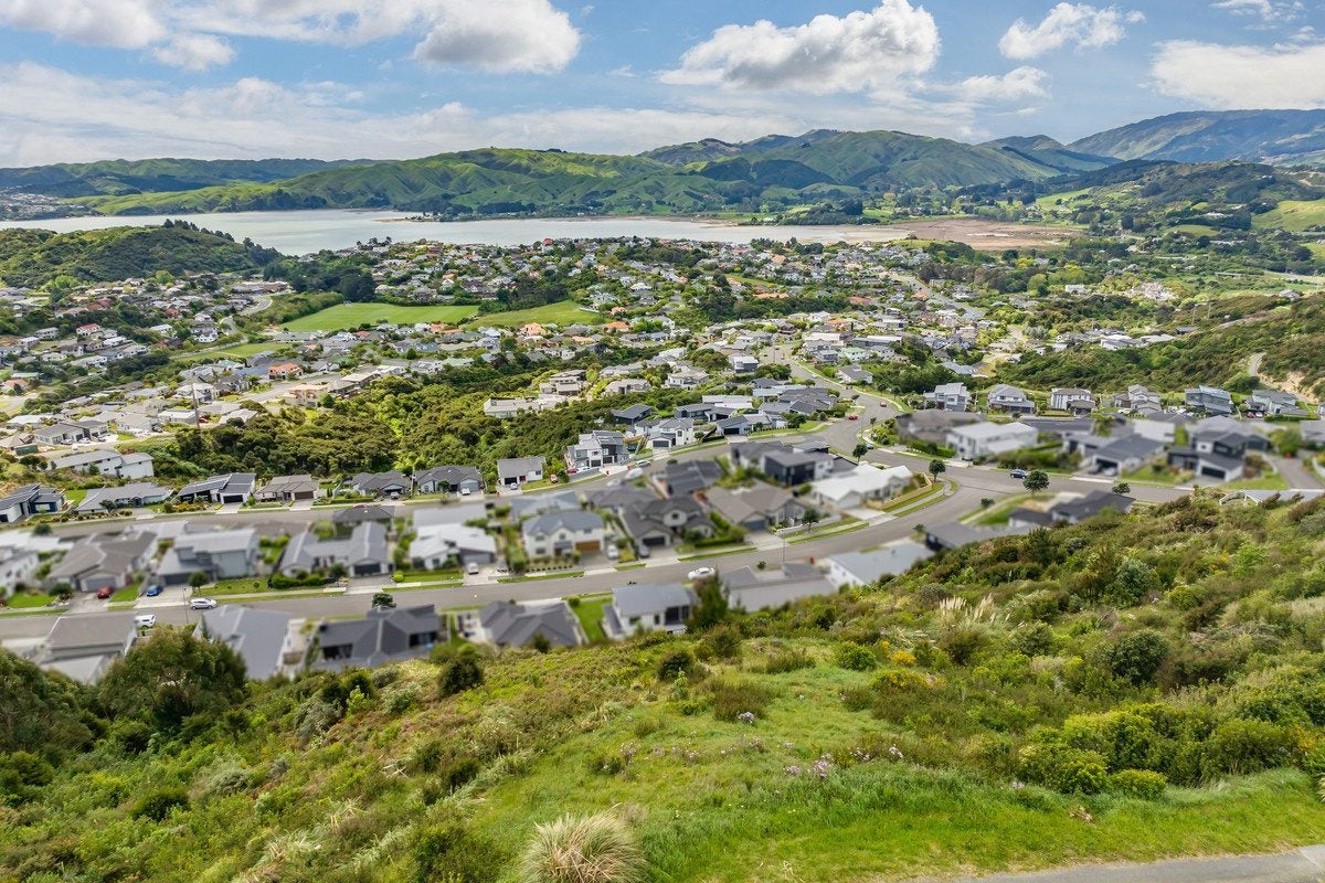 31 Pacific View, Whitby, Porirua - Carousel 1