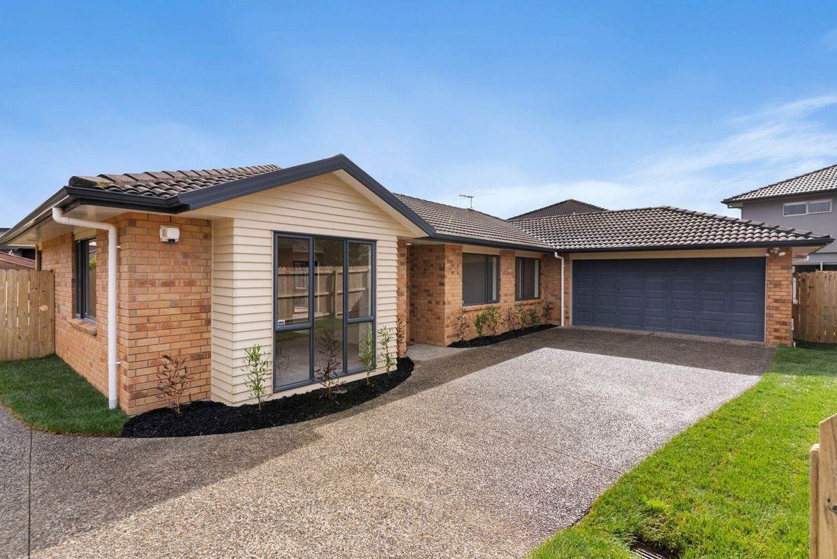 12 Elwyn Close, Flat Bush, Auckland - Carousel 1