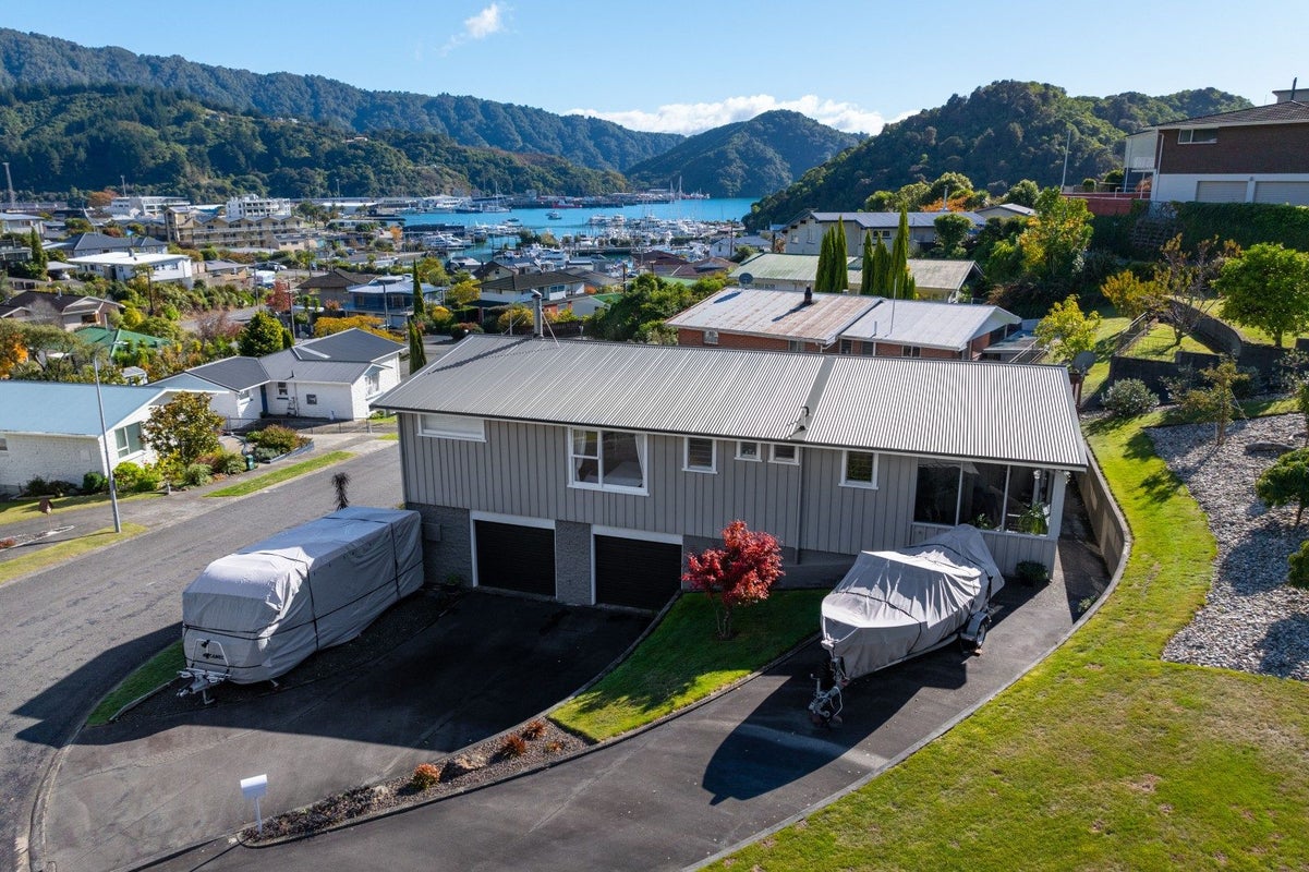 14 Seaview Crescent, Picton - Carousel 2