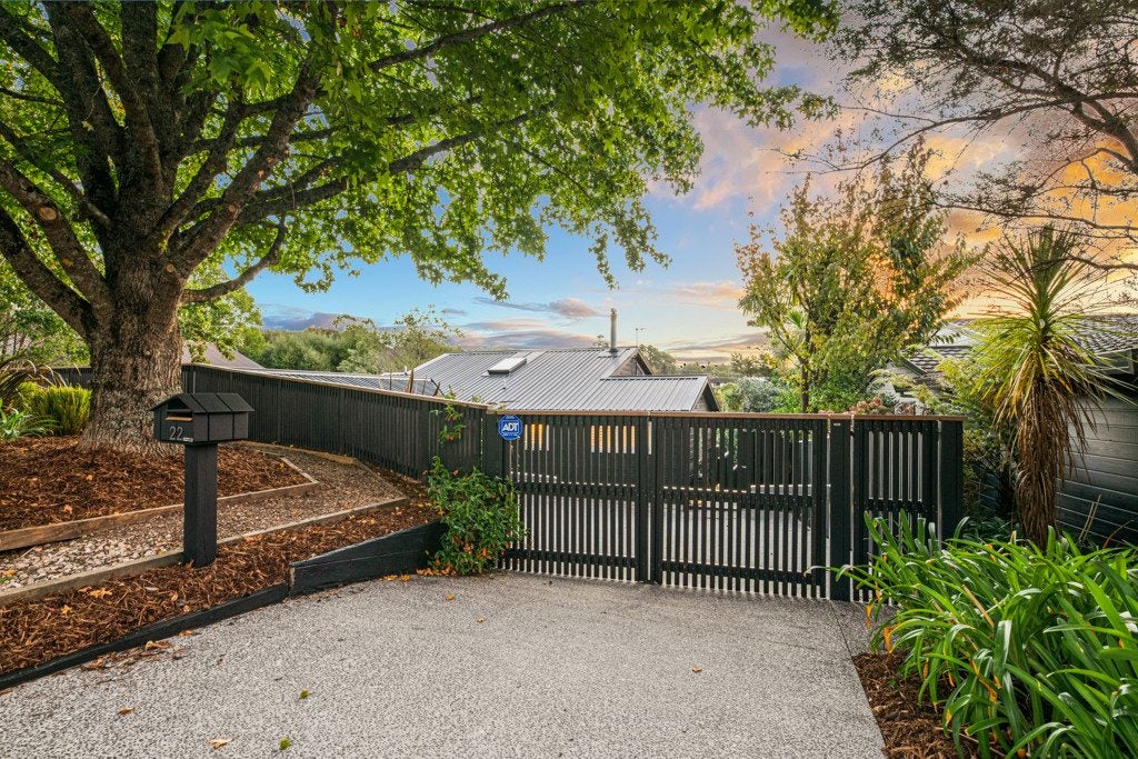 22 Woodfern Crescent, Titirangi, Auckland - Carousel 2