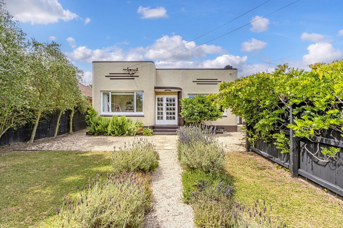 1/89 Aorangi Road, Bryndwr, Christchurch - Carousel 1