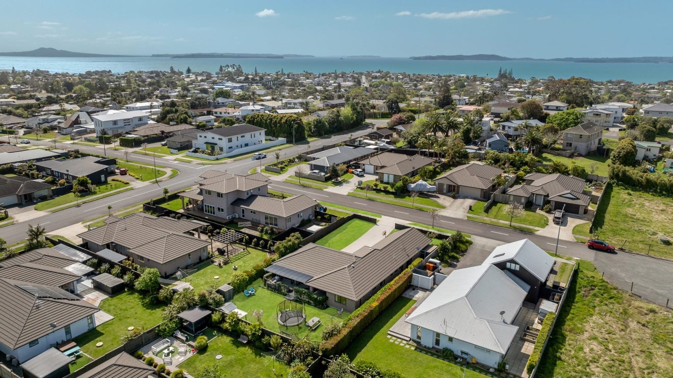 81 Seventh View Avenue, Beachlands, Auckland  - Carousel 29