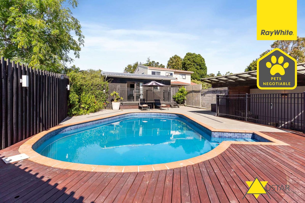 86 Godley Road, Green Bay, Auckland - Carousel 2