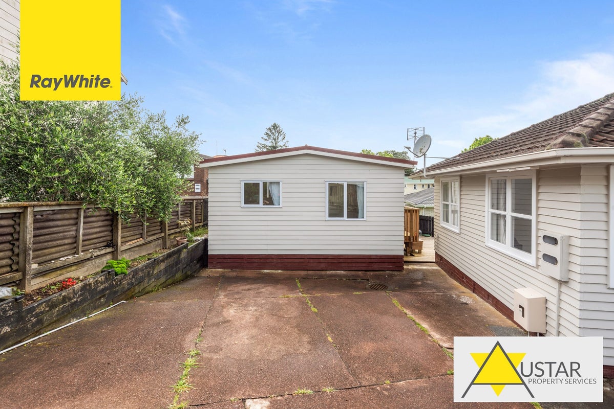 116A Golf Road, New Lynn, Auckland - Carousel 13