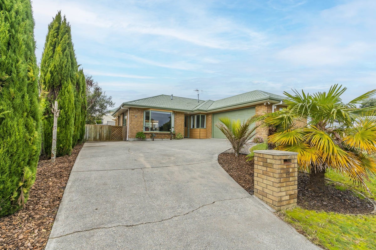 33 Guildford Drive, Paraparaumu - Carousel 17