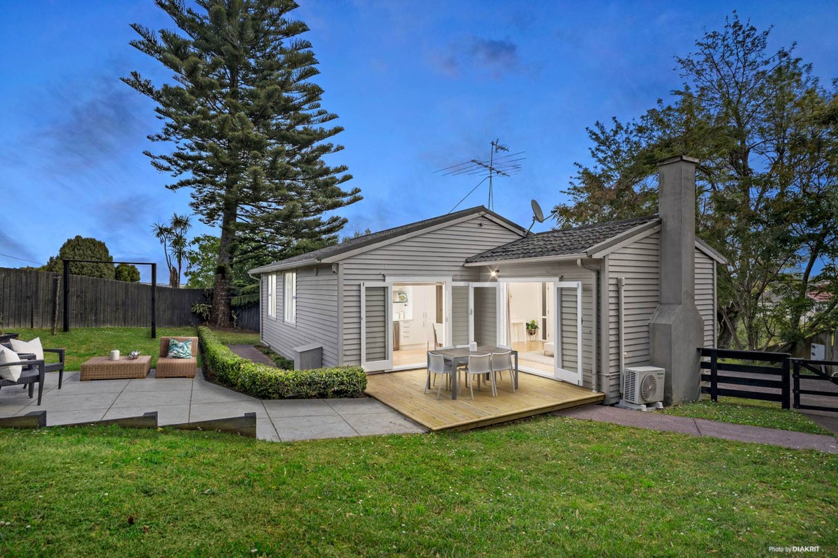 10 Courtland Avenue, Glen Innes, Auckland - Carousel 1