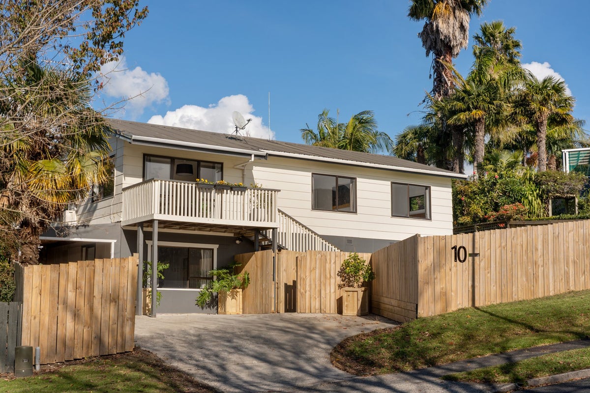 10 James Cook Drive, Welcome Bay, Tauranga - Carousel 1