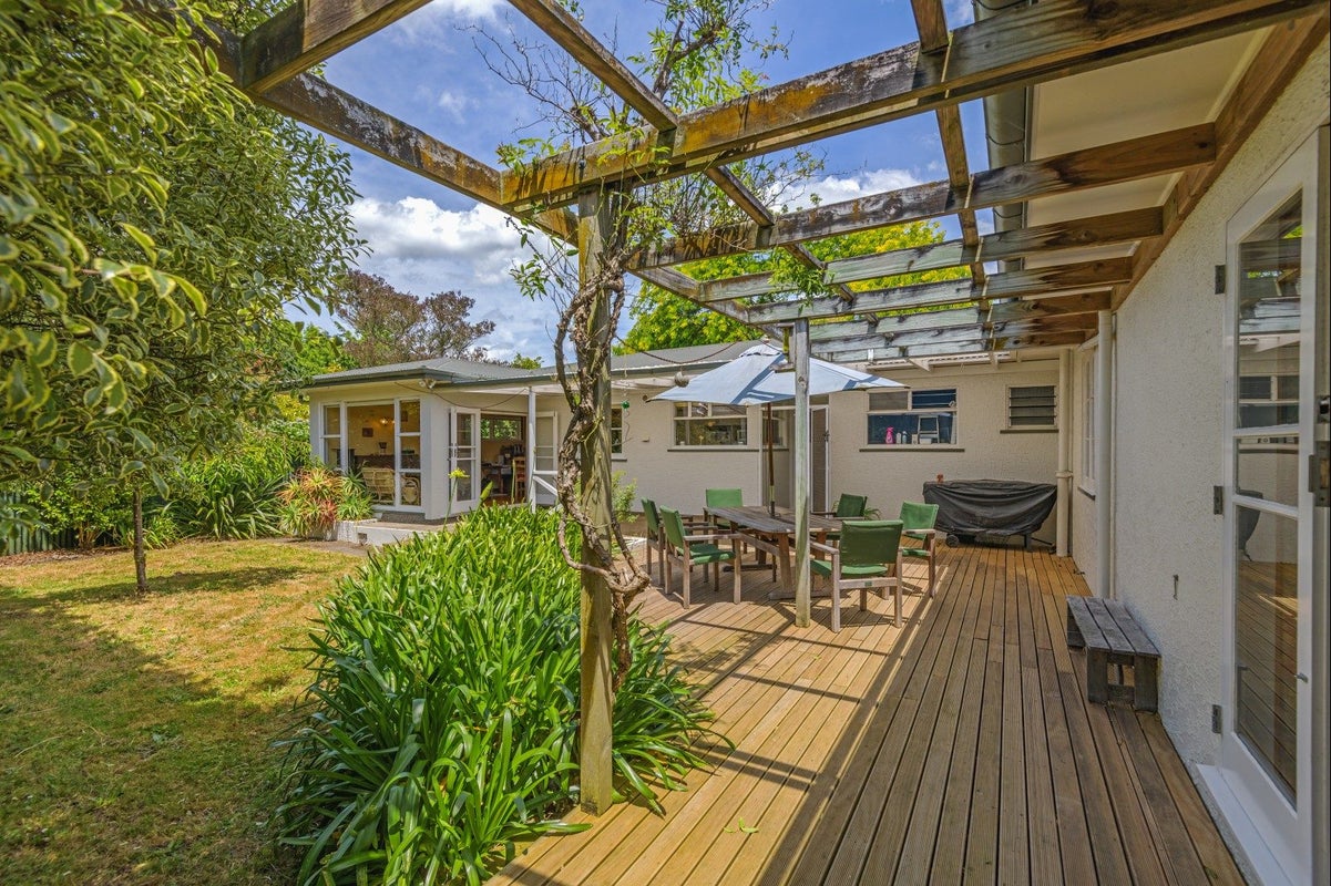 41 St Albans Avenue, Hokowhitu, Palmerston North - Carousel 1