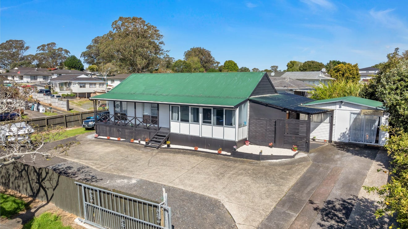 7 Frobisher Way, Clendon Park, Auckland - Carousel 1