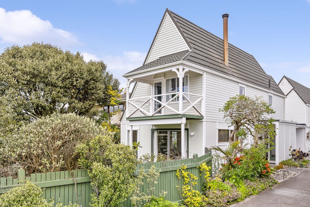 1/208 Manly Street, Paraparaumu Beach, Paraparaumu - Carousel 1