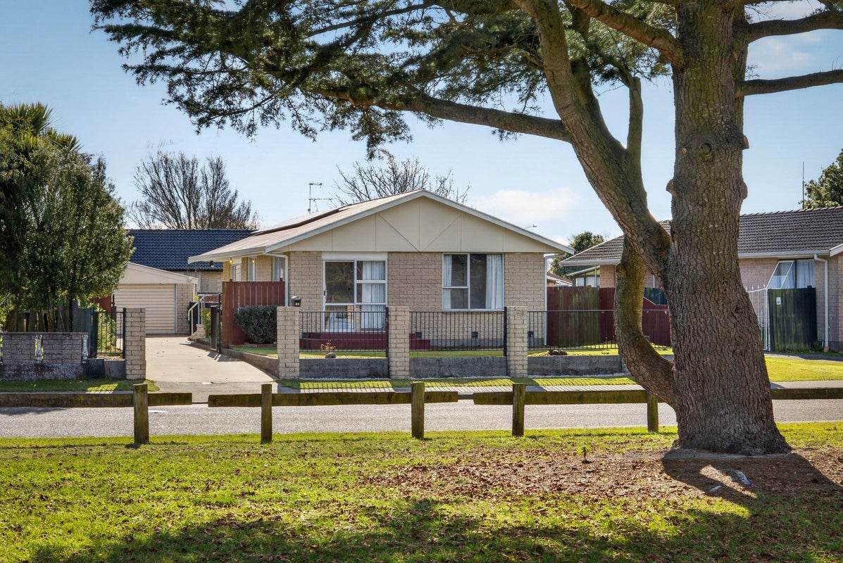 40 Oakley Crescent, Hornby, Christchurch - Carousel 1
