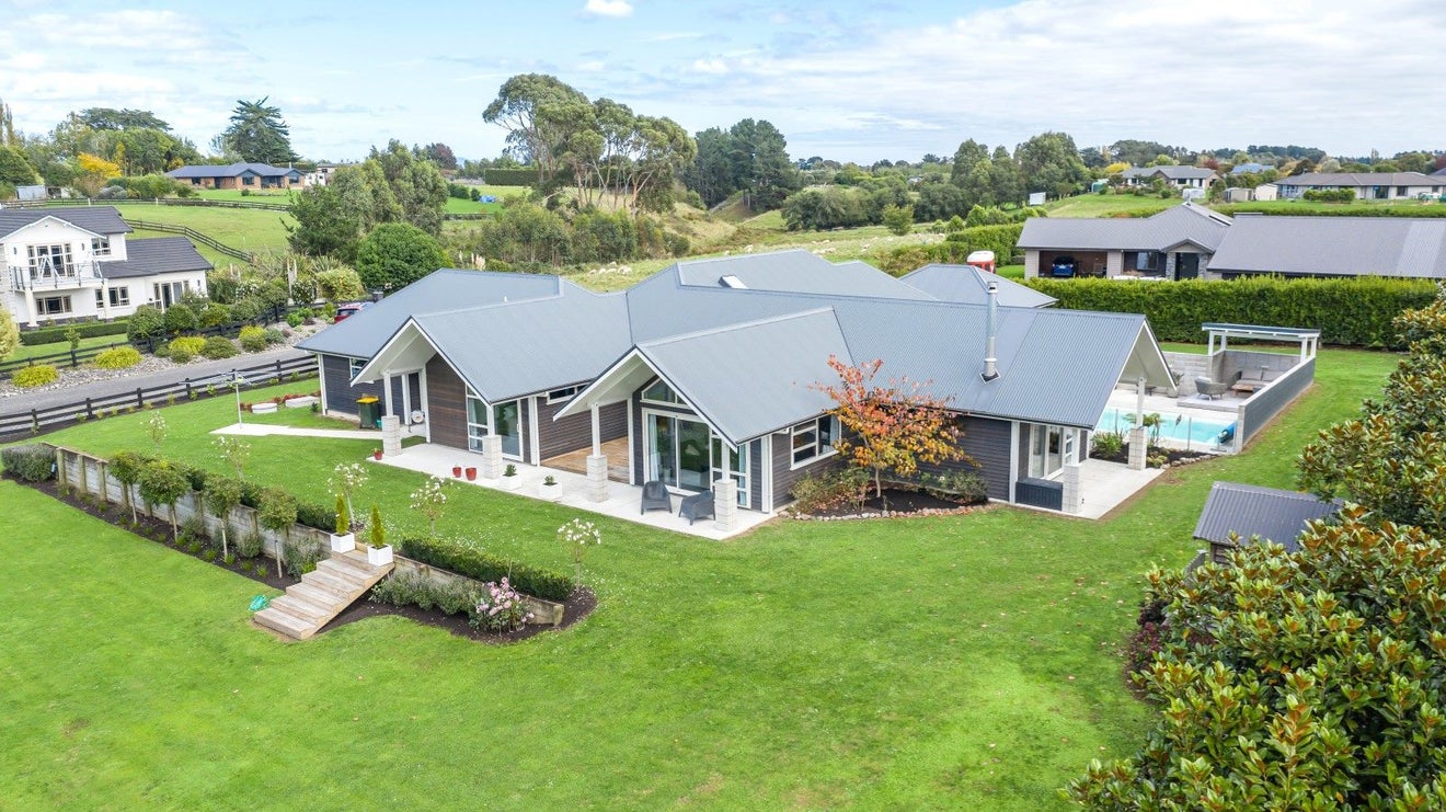 20 Tunbridge Wells, Ohau, Levin - Carousel 1