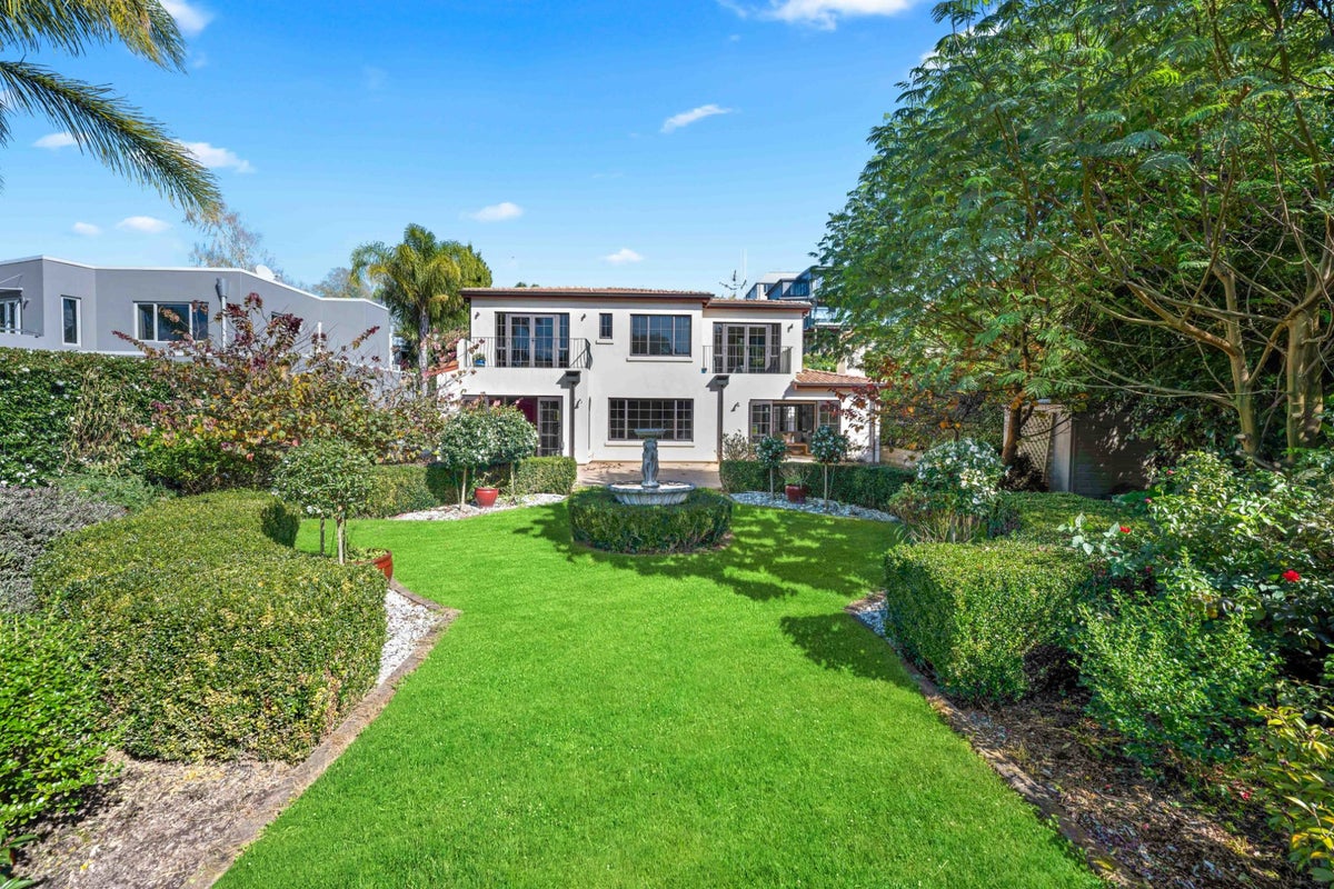 2B Rostrevor Street, Hamilton Central, Hamilton - Carousel 1