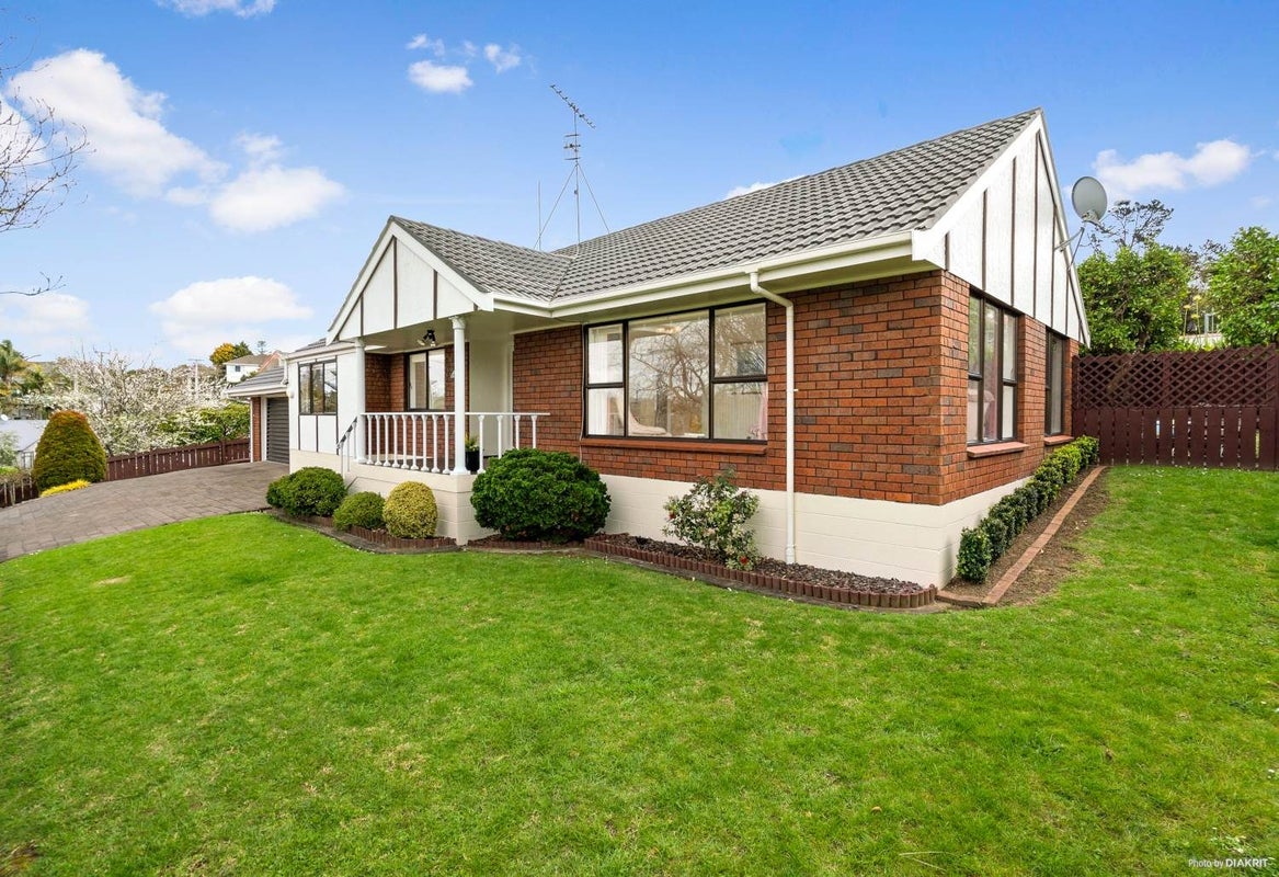 46 Glenfern Road, Mellons Bay, Auckland - Carousel 1