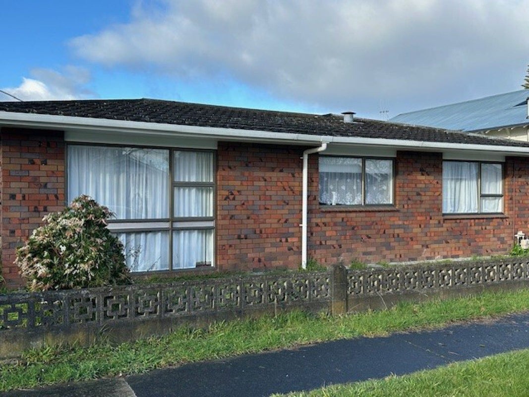 35A Hereford Street, West End, Palmerston North - Carousel 1