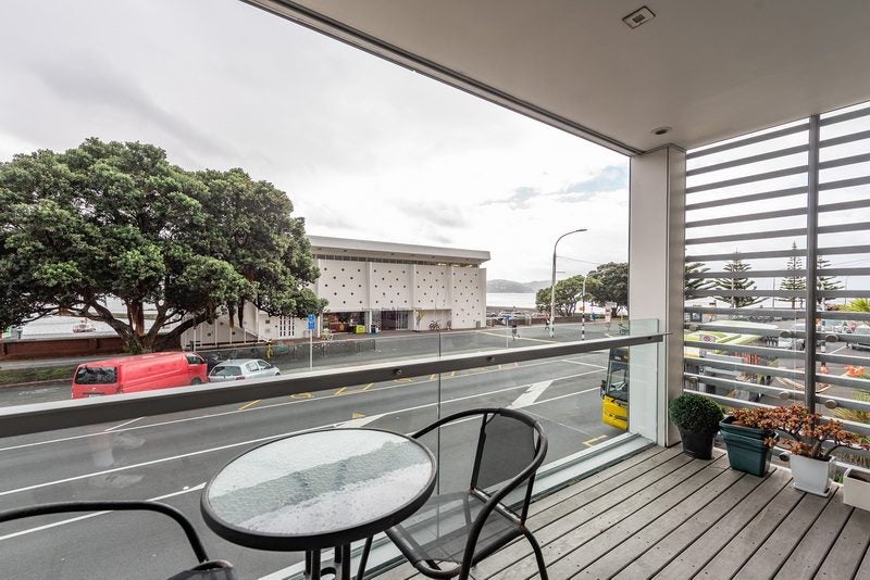 1A/140 Oriental Parade, Oriental Bay, Wellington - Carousel 1